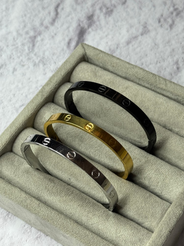 دستبند زنانه مدل لاو کارتیر استیل رنگ ثابت