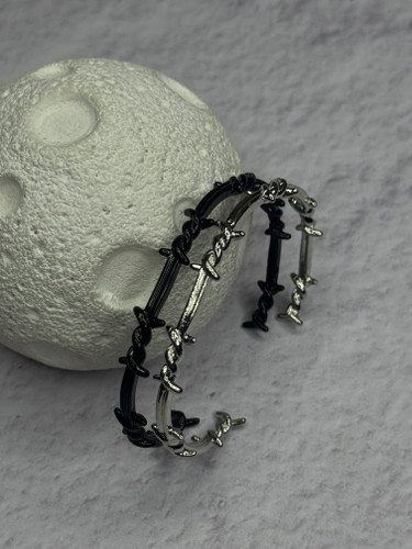 دستبند سیم خاردار استیل | طراحی جسورانه با رنگ ثابت